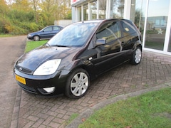 Ford Fiesta - 1.4-16V Futura Automaat Loopt hoog stationair