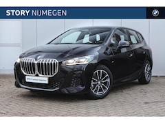 BMW 2-serie Active Tourer - 220i M Sport Automaat / Achteruitrijcamera / Sportstoelen / Adaptieve LED / M Adaptief ond