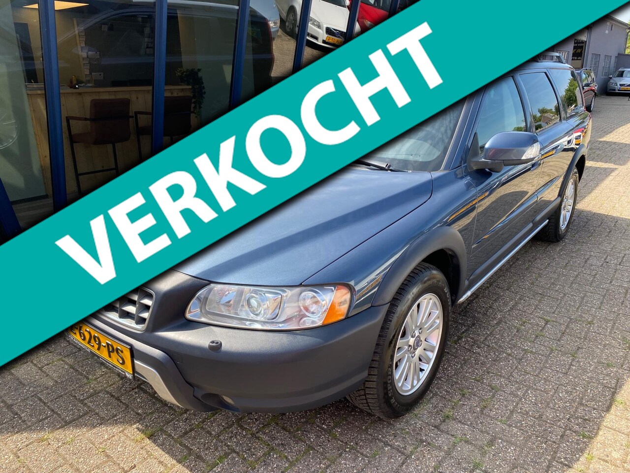 Volvo XC70 - 2.5 T Summum Automaat AWD 210PK LEER / XENON / PDC / BLIS - AutoWereld.nl