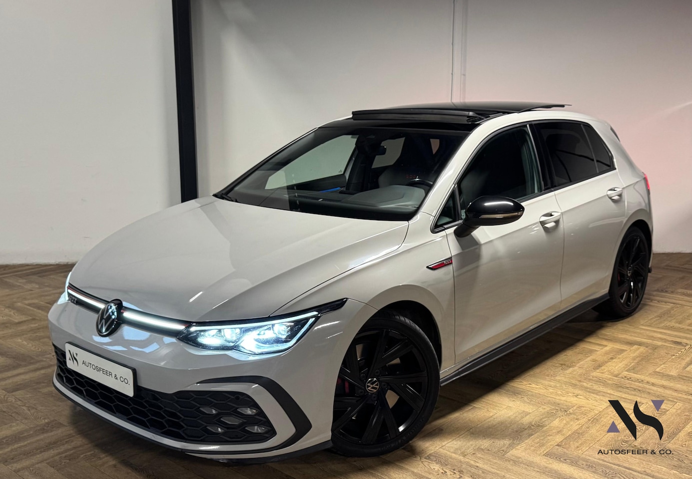 Volkswagen Golf - 2.0 TSI GTI PANO CAM' - AutoWereld.nl