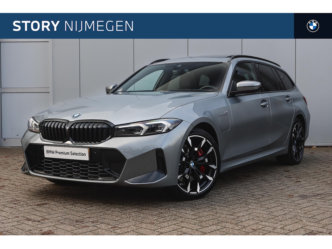 BMW 3-serie Touring - 330e High Executive M Sport Automaat / Panoramadak / Trekhaak / Sportstoelen / Adaptieve - AutoWereld.nl