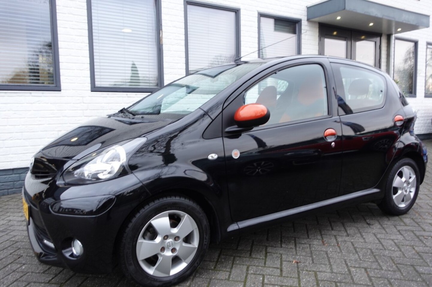 Toyota Aygo - 1.0VVT-i Dynamic Orange Automaat 50.000 km - AutoWereld.nl