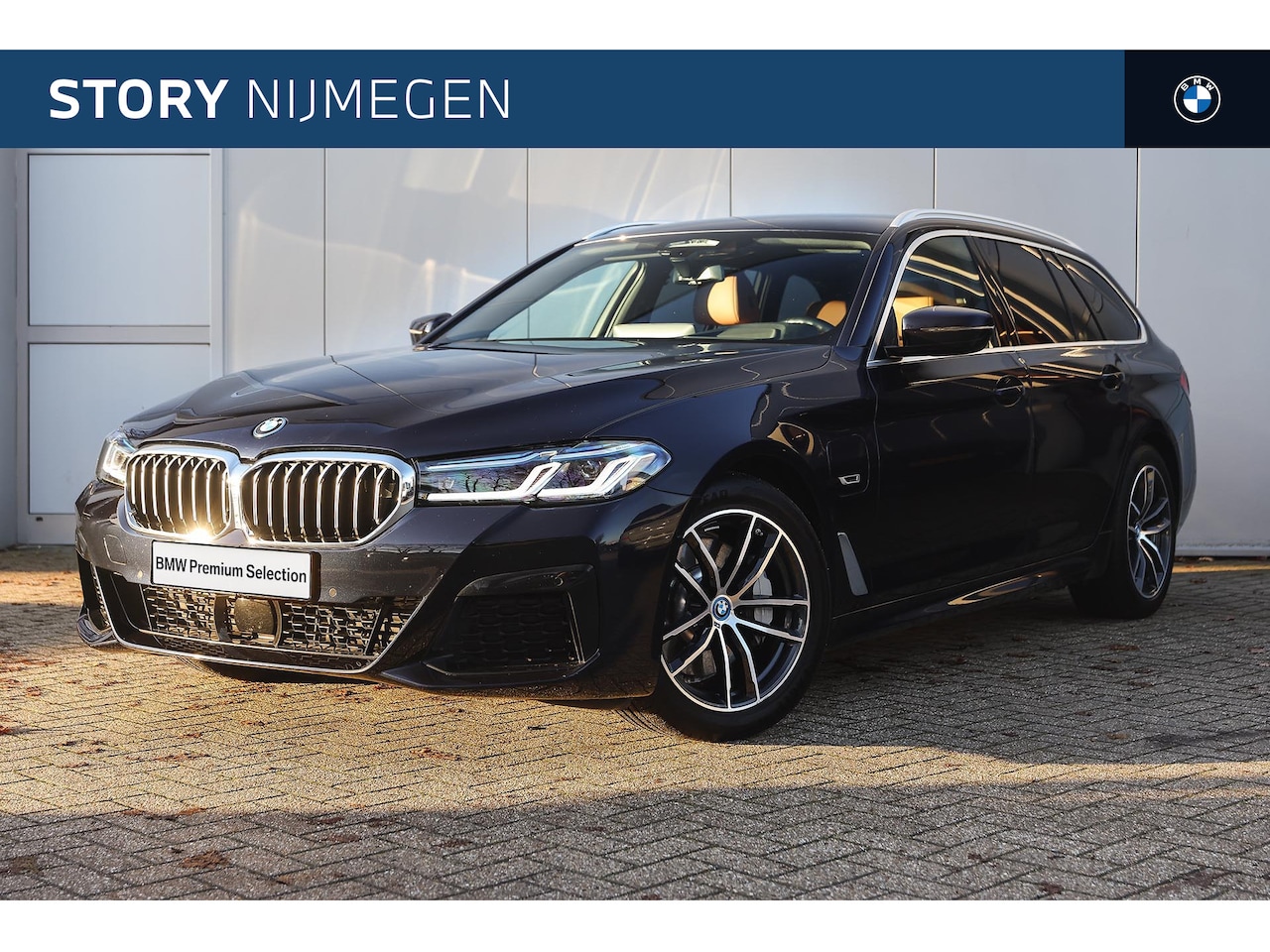 BMW 5-serie Touring - 530e xDrive High Executive M Sport Automaat / Trekhaak / Sportstoelen / Achteruitrijcamera - AutoWereld.nl