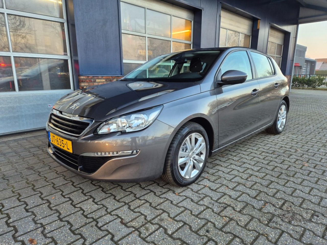 Peugeot 308 - 1.2 PureTech Active 1.2 PURETECH ACTIVE, Navigatie, trekhaak, ALL IN prijs. - AutoWereld.nl