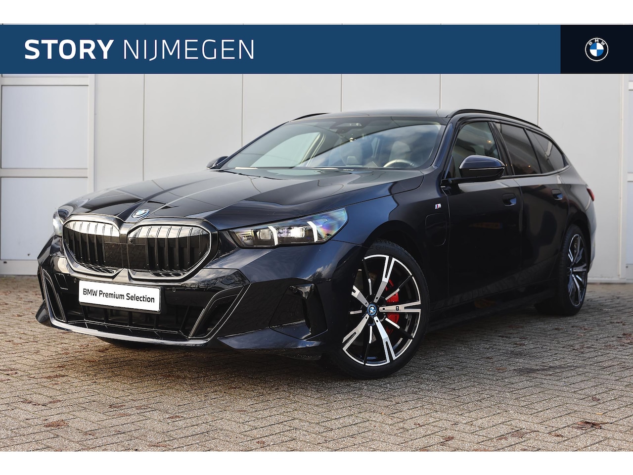 BMW 5-serie Touring - 550e xDrive M Sport Automaat / Panoramadak / Trekhaak / Parking Assistant Professional / S - AutoWereld.nl