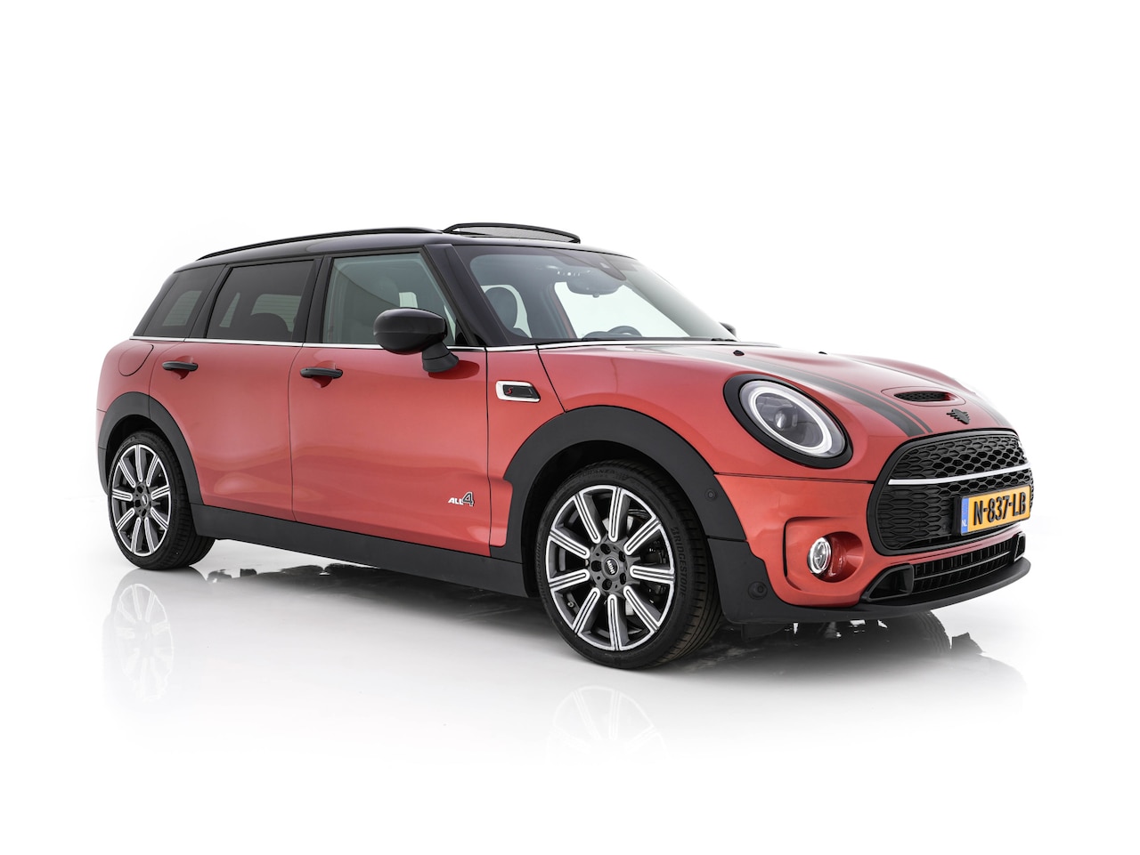 MINI Clubman - Mini 2.0 Cooper S ALL4 Premier Plus JCW (INCL-BTW) Aut * PANO | LEATHER | FULL-LED | HEATE - AutoWereld.nl