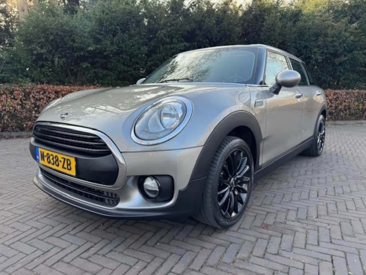 MINI Clubman - 1.5 One Business Edition/Pano/Trekhaak/Apk - AutoWereld.nl