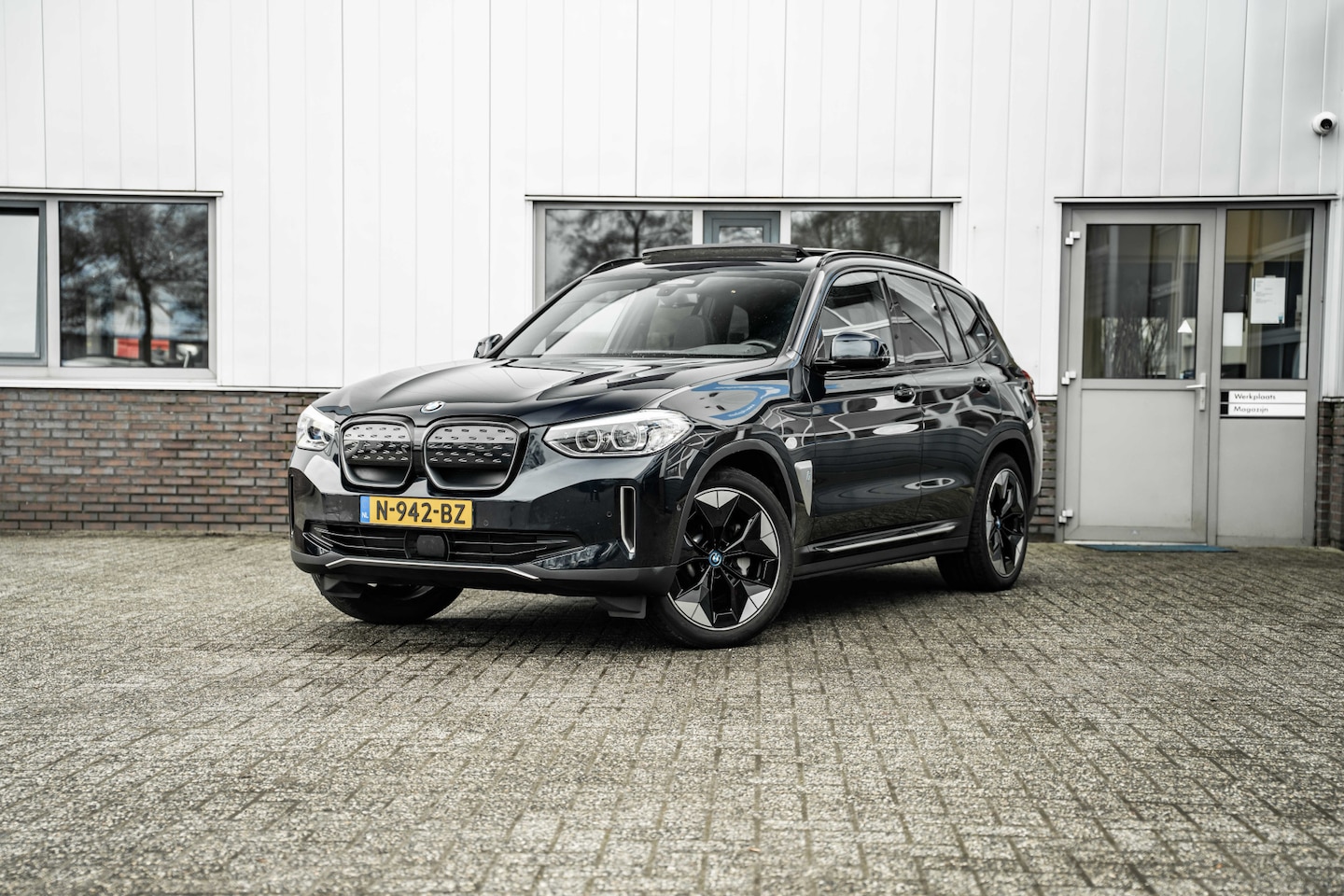 BMW iX3 - Executive 80 kWh | Leder | Pano | AppleCarplay | Camera - AutoWereld.nl