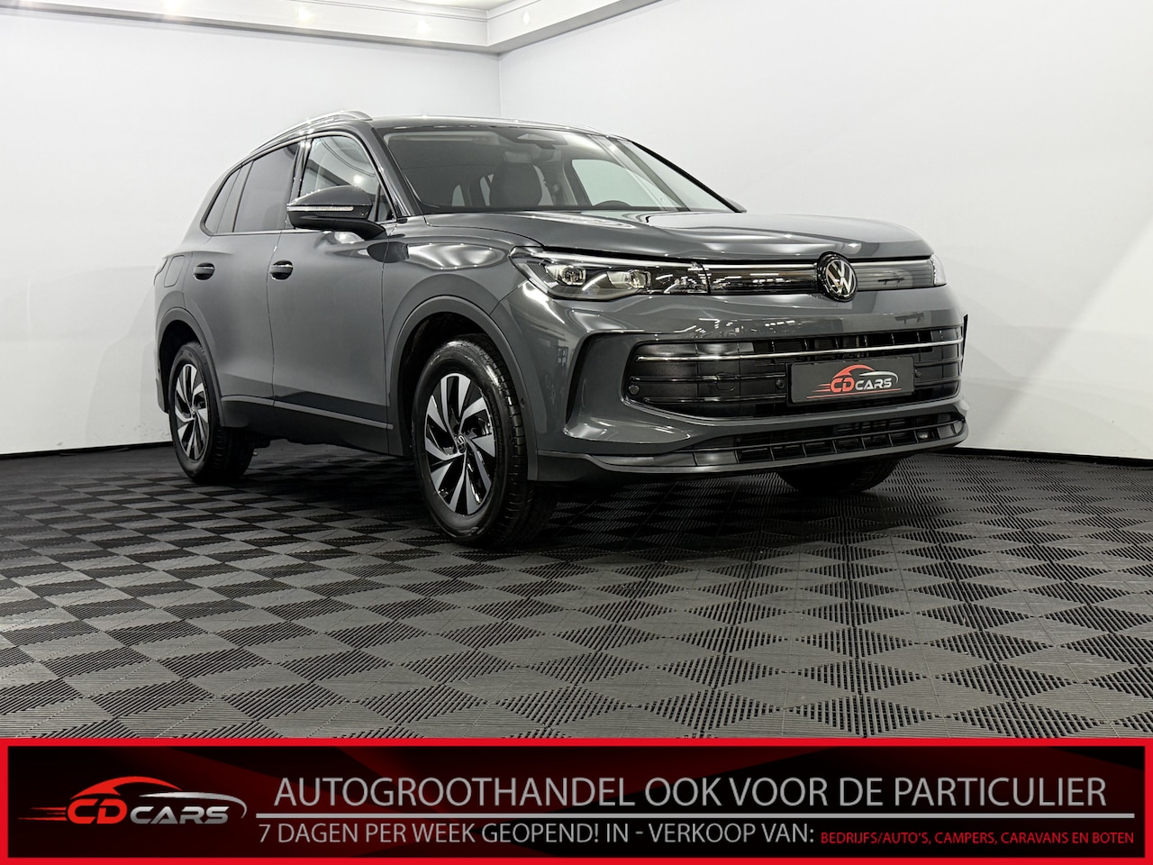Volkswagen Tiguan - 1.5 eTSI Life Edition 150PK Camera, Navi, Half leder, Sfeerverlichting, Cruise control, St - AutoWereld.nl