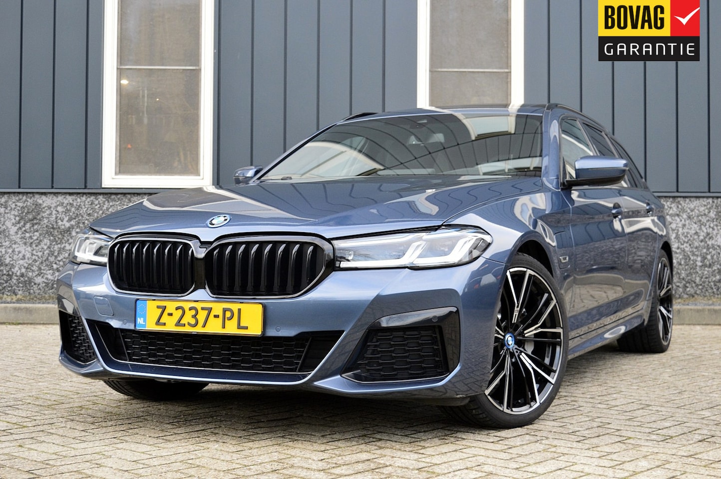 BMW 5-serie Touring - 530e M-Sport Business Edition Plus Rijklaarprijs-Garantie Panorama dak Trekhaak Laser ligh - AutoWereld.nl