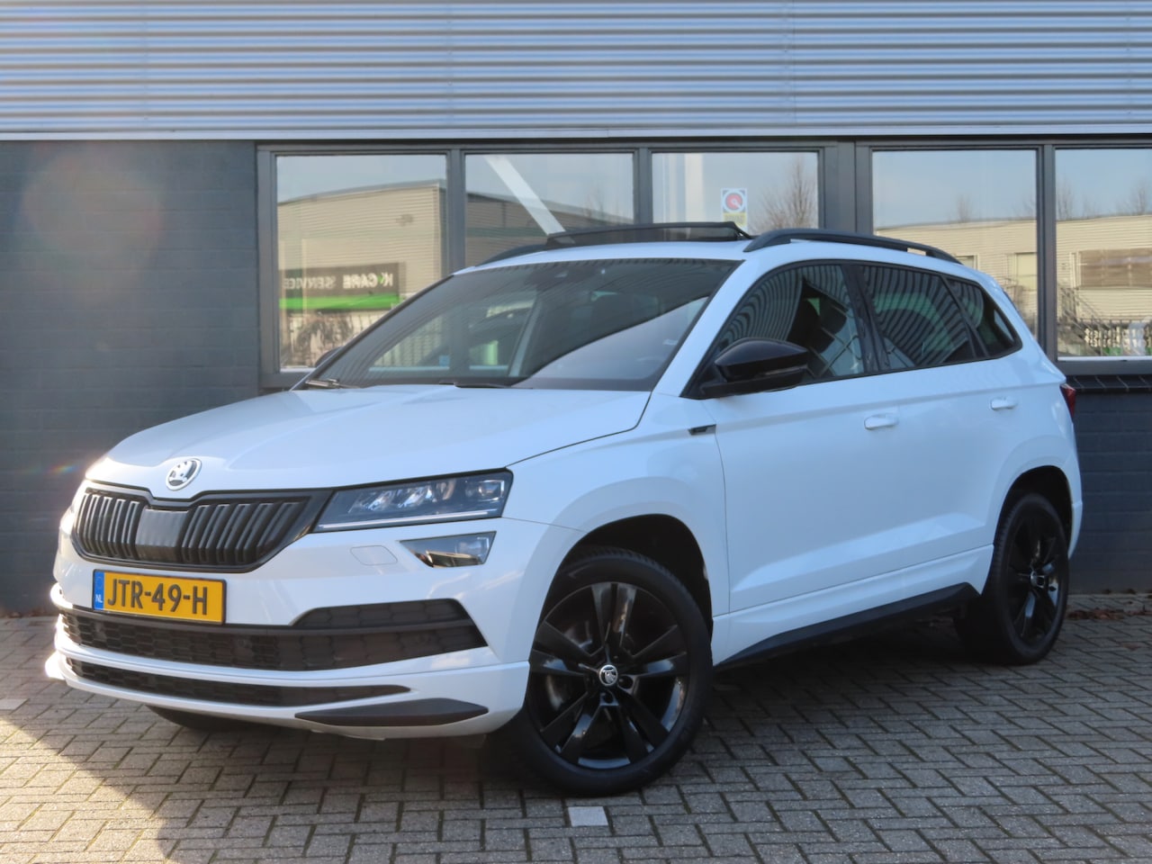 Skoda Karoq - 1.5 TSI ACT Sportline Business DSG | pano dak | elektrische achterklep | virtual cockpit - AutoWereld.nl