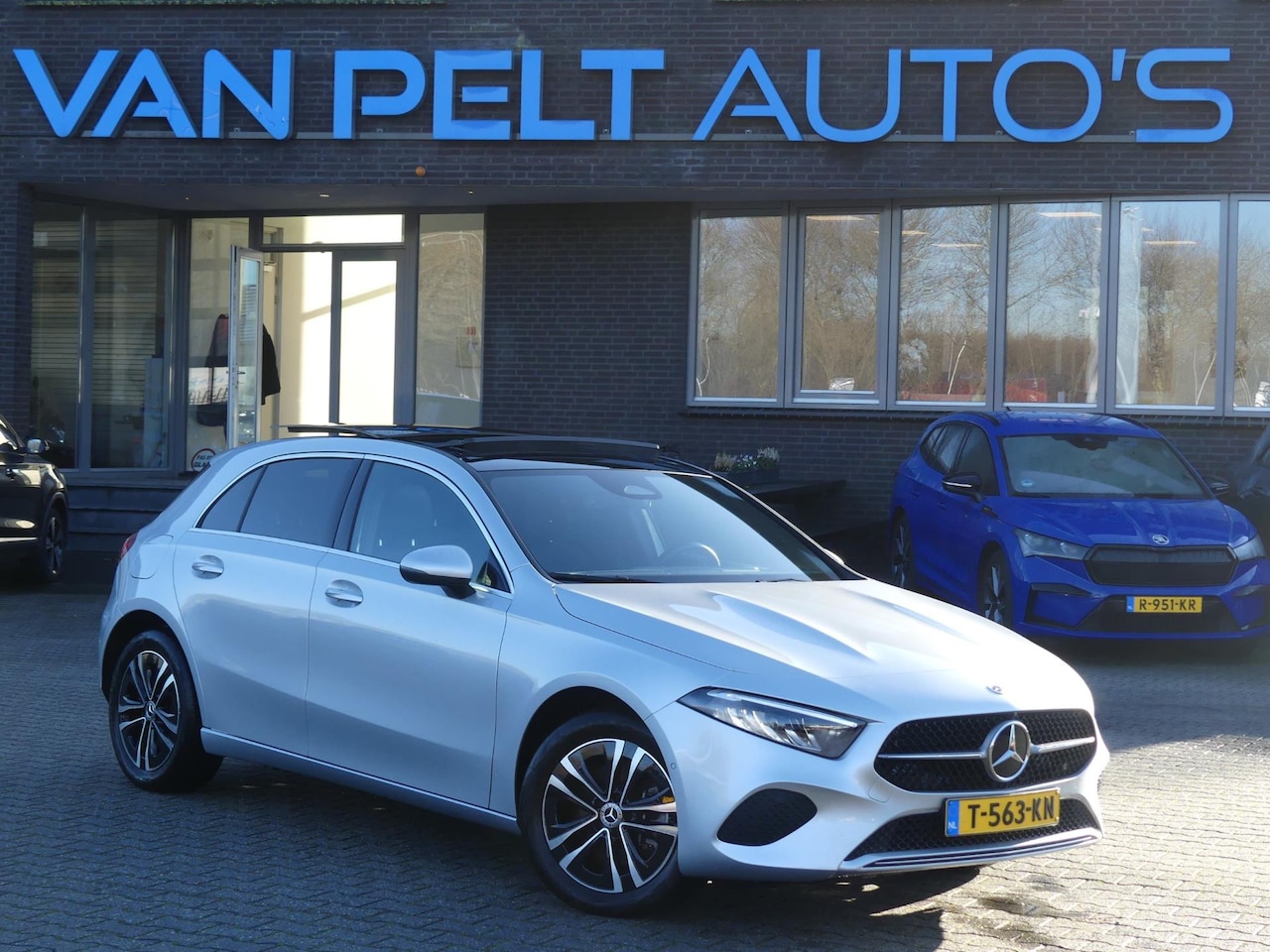 Mercedes-Benz A-klasse - 250E 240PK 8G-Tronic Luxury Line / Pano / Carplay - AutoWereld.nl