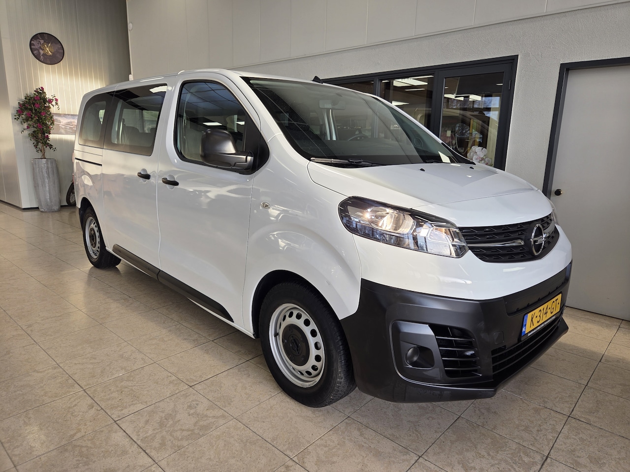 Opel Vivaro-e - L2 Innovation75 kWh 9-Persoons - AutoWereld.nl