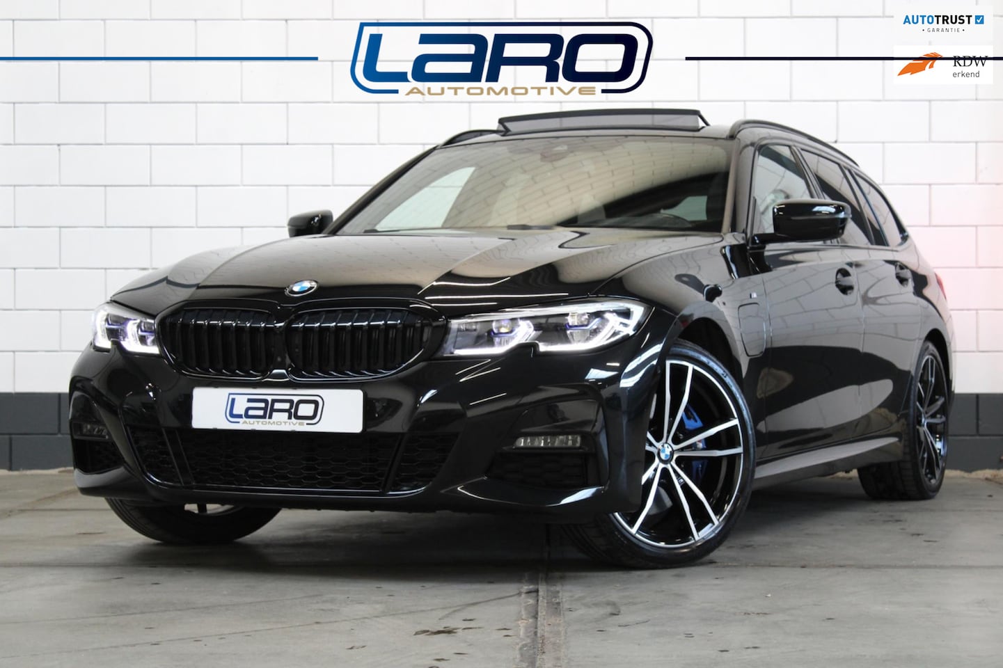 BMW 3-serie Touring - 330e M Sport | Pano Laser Trekhaak 360 cam Memory HuD Sfeer Keyless HIFI - AutoWereld.nl