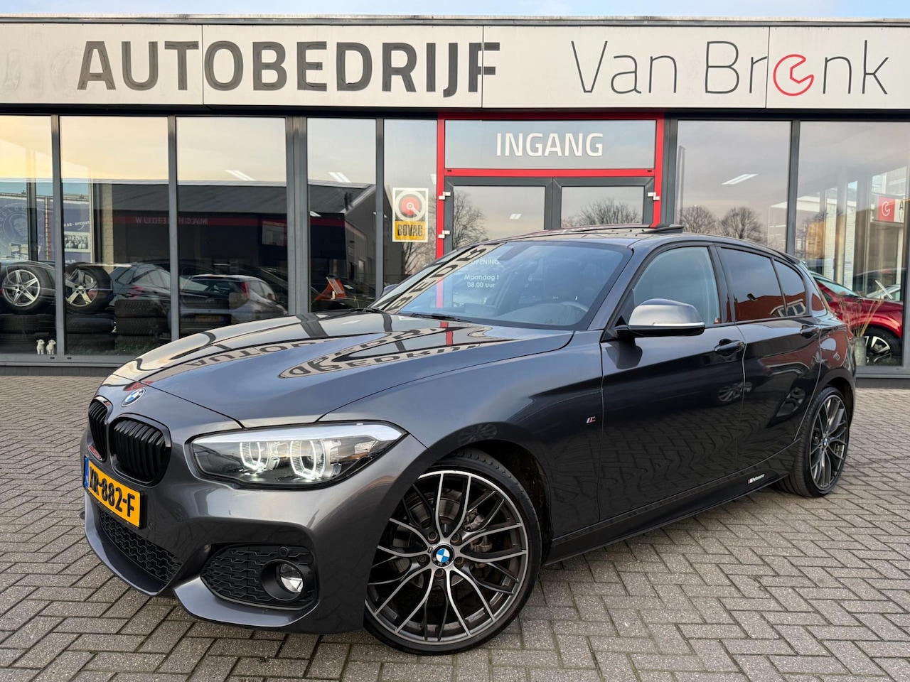 BMW 1-serie - 118i M-Sport | High Executive | Pano | Leder |19'' - AutoWereld.nl