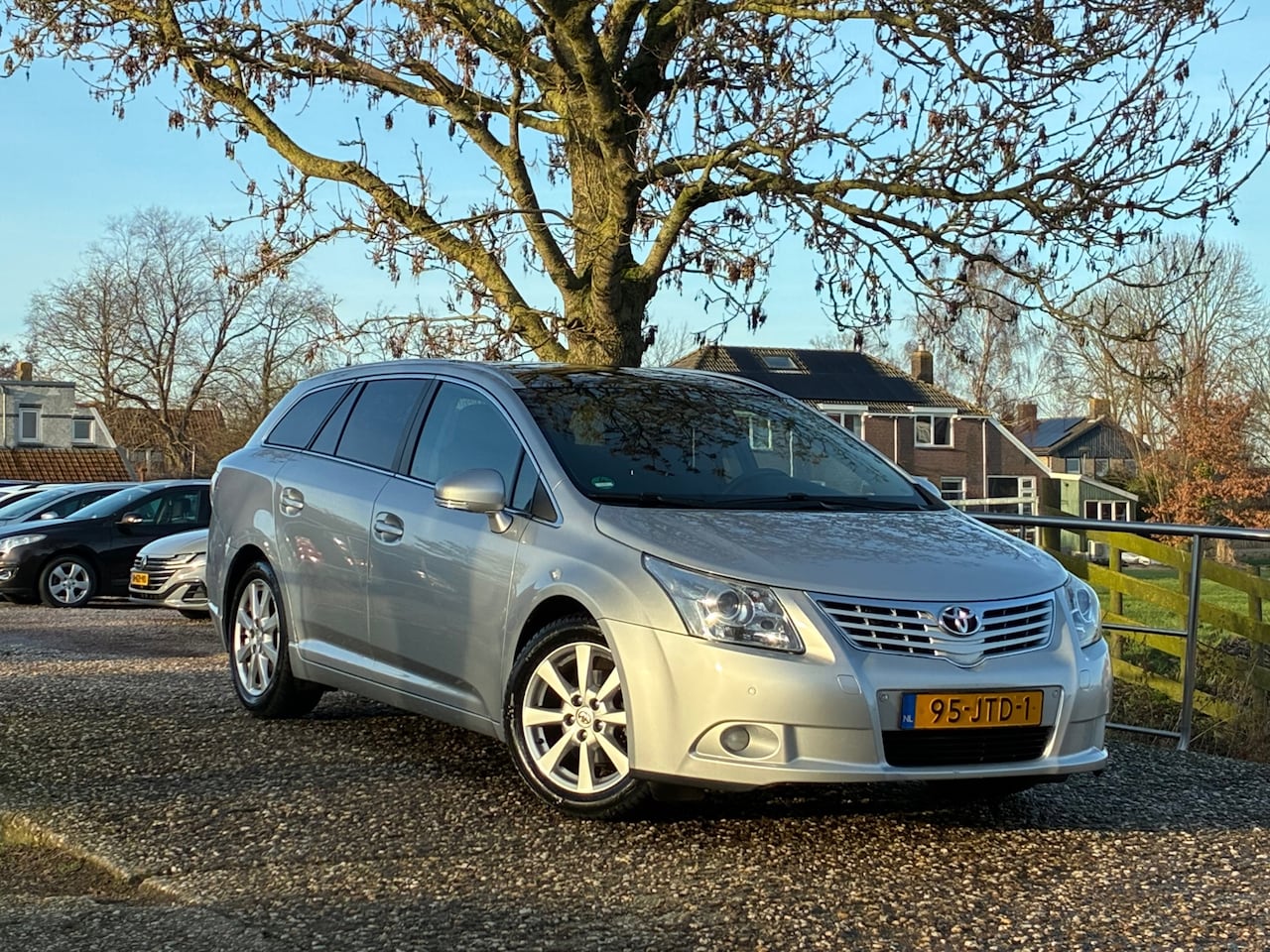 Toyota Avensis Wagon - 2.0 VVTi Panoramic Business Special | Pano + Cruise + Navi nu € 5.975,-!!! - AutoWereld.nl