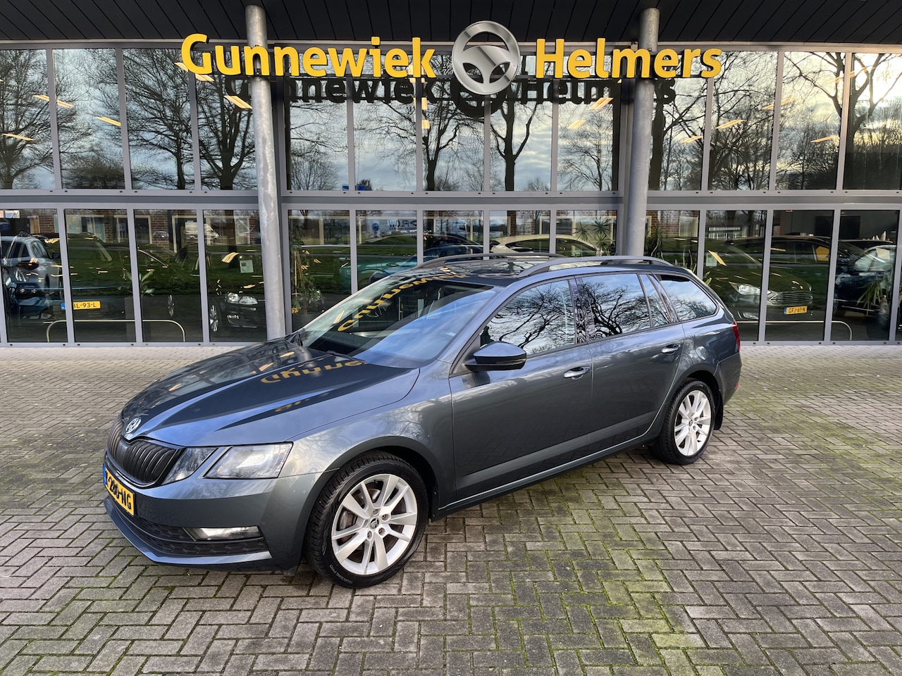 Skoda Octavia Combi - 1.4 TSI Greentech Style Business | AUTOMAAT | CARPLAY | CLIMA | CRUISE | NAVI | STOELVERW. - AutoWereld.nl