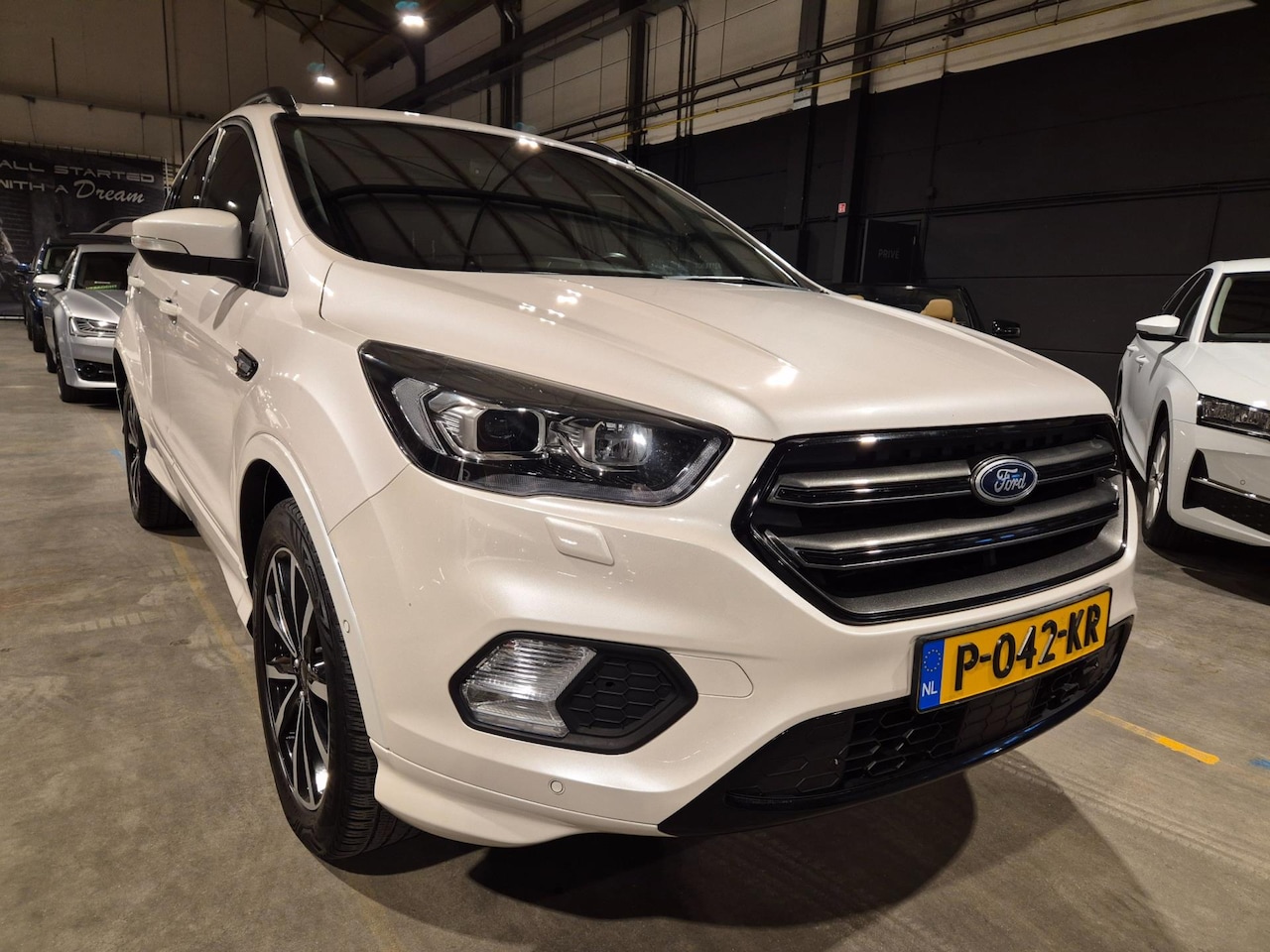 Ford Kuga - 1.5 EcoBoost ST Line - Navigatie - Clima - Cruise - Stoelverw - Voorruitverw - Trekhaak - AutoWereld.nl