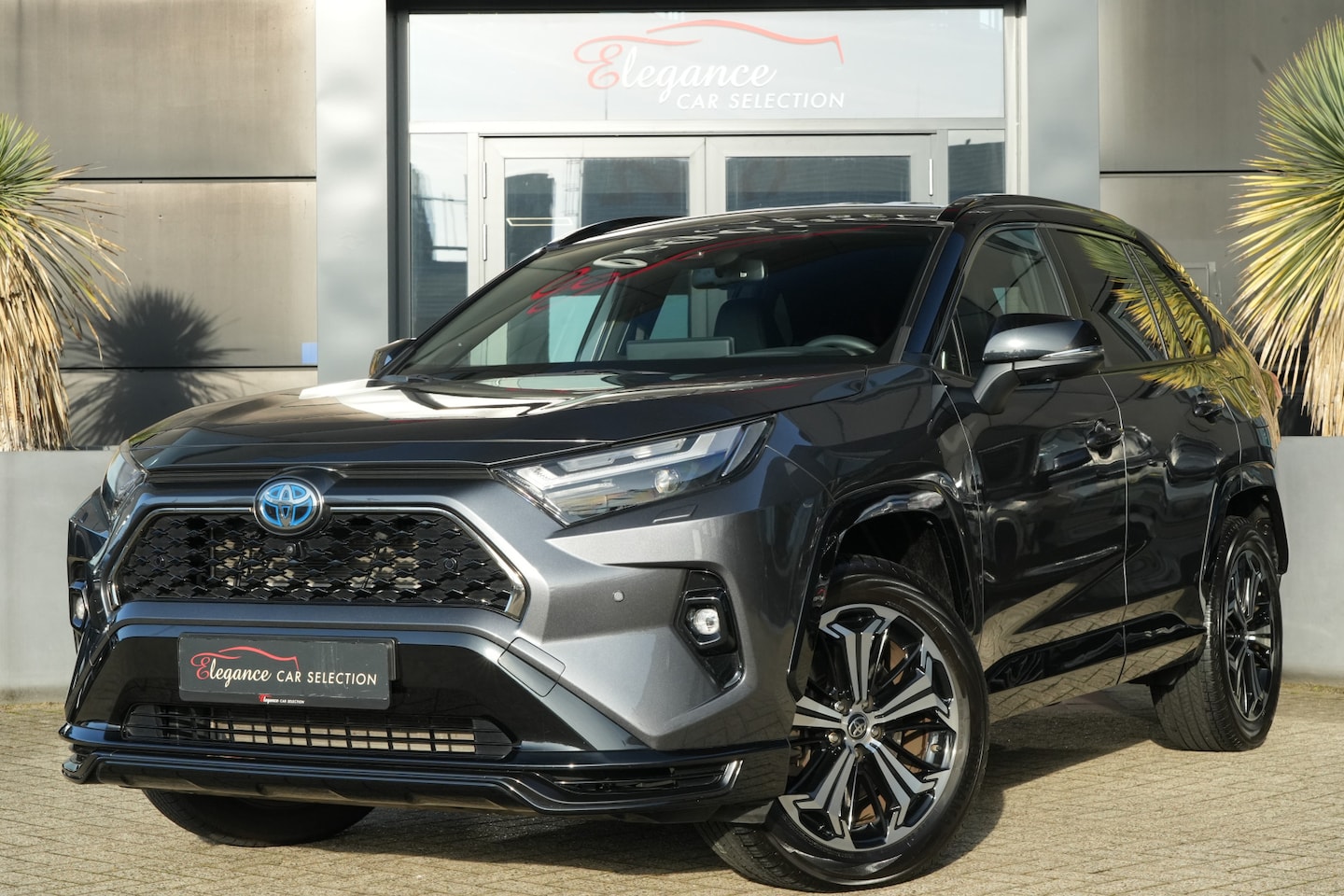 Toyota RAV4 - 2.5 Plug-in Hybrid AWD Bi-Tone Plus 306pk AppleCarPlay/JBL/Trekhaak - AutoWereld.nl