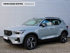 Volvo XC40 - 2.0 B4 Plus Dark Automaat / Harman Kardon audio / Trekhaak / Elektr. bed. stoelen / Verwar