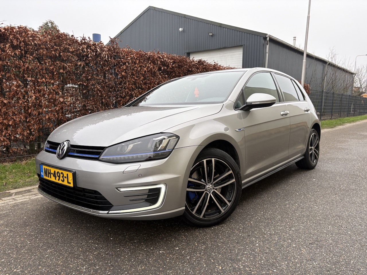 Volkswagen Golf - 1.4 TSI GTE / AUTOMAAT / NAVI / CRUISE / STOELVERWARMING - AutoWereld.nl