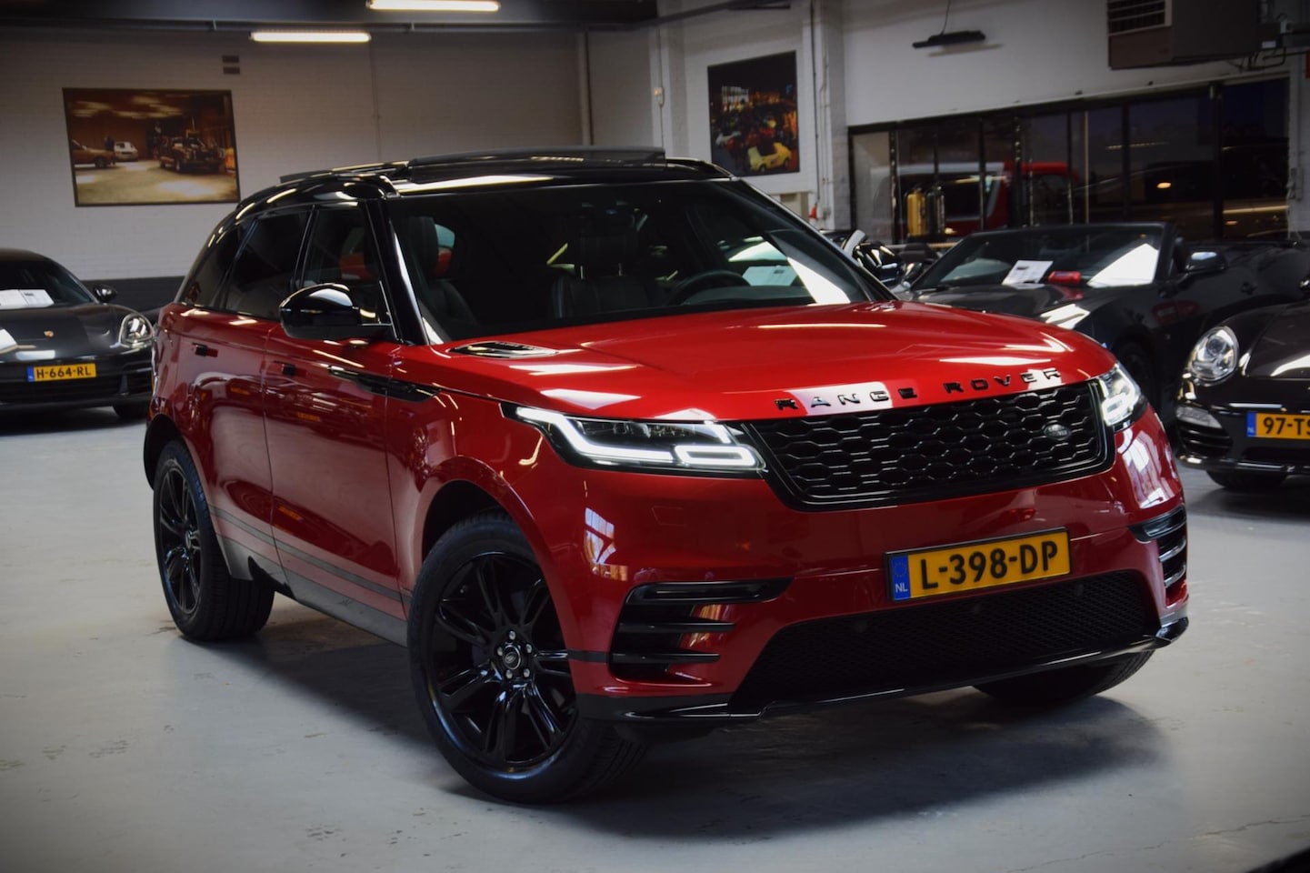 Land Rover Range Rover Velar - 2.0 I4 Turbo AWD R-Dynamic SE Panoramadak|Lane-Assist|64800km!!|Leder|Firenze - AutoWereld.nl