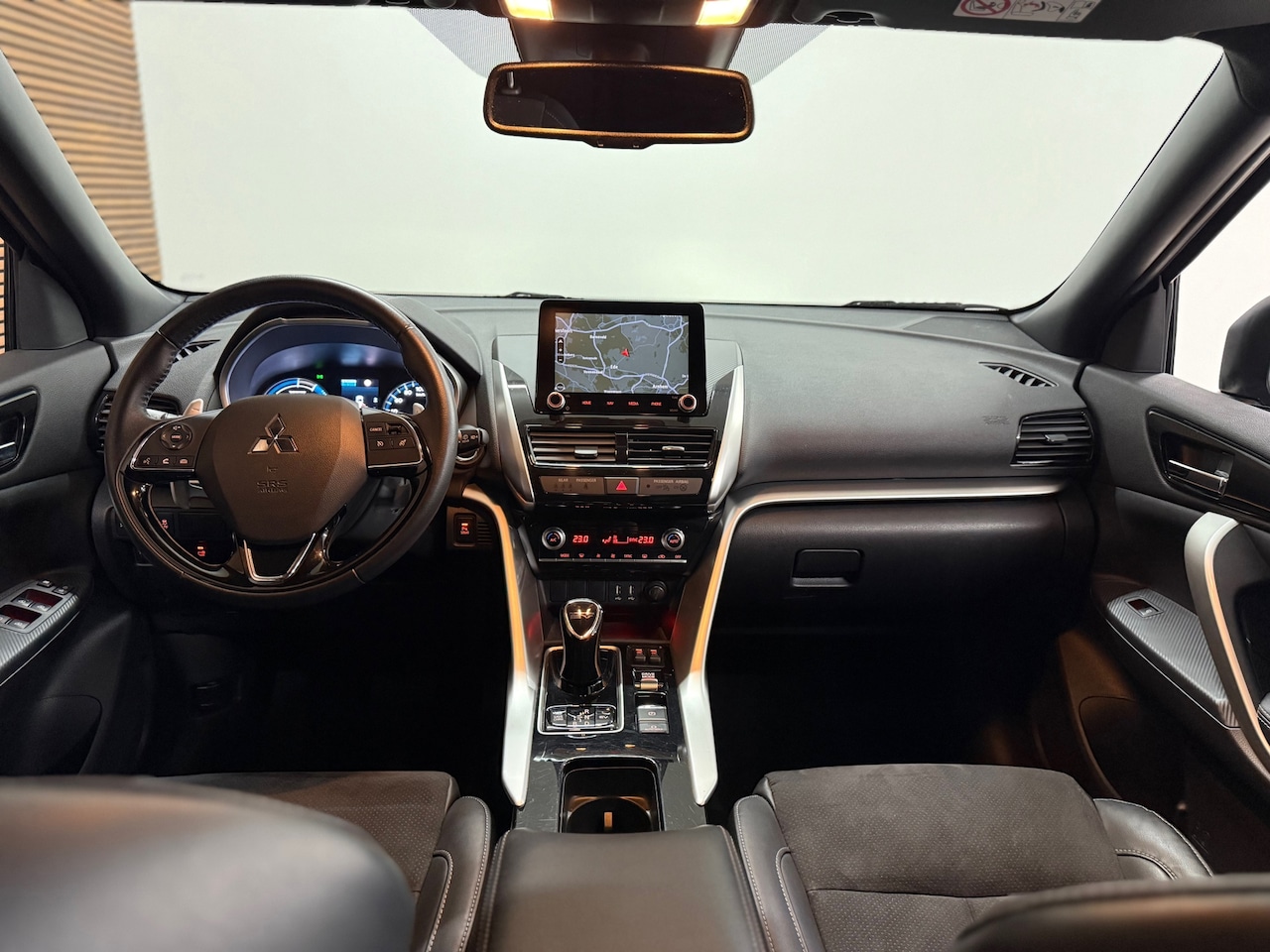 Mitsubishi Eclipse Cross - 2.4 PHEV Instyle | Afneembare Trekhaak | Navigatie | Cruise Control | Camera | Elektrische - AutoWereld.nl