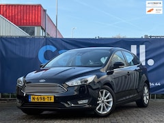 Ford Focus - 1.5 Titanium 1e Eigenaar, AfnmTrekhaak, AppleCarplay, Climate, Cruise, STRvw, STLvw, PDC