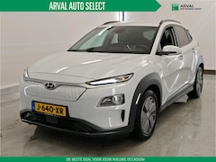 Hyundai Kona Electric - 64 kWh 204pk EV Premium | SOH 98, 5% | Leder | CarPlay | Camera | PDC V+A | Stuur- en Stoe