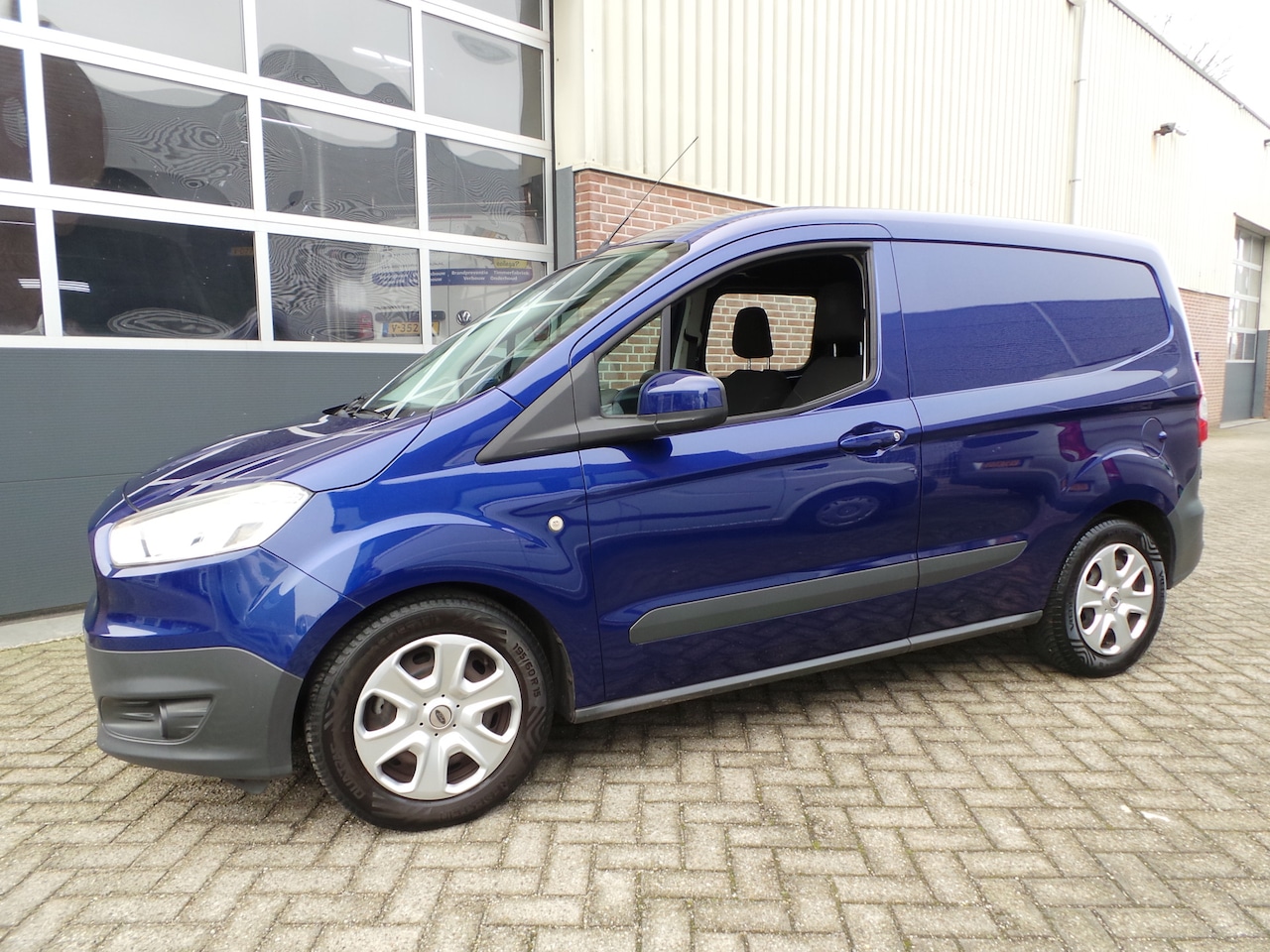 Ford Transit Courier - 1.0 Trend Airco,Navigatie,Cruise MARGE GEEN  BTW/BPM - AutoWereld.nl