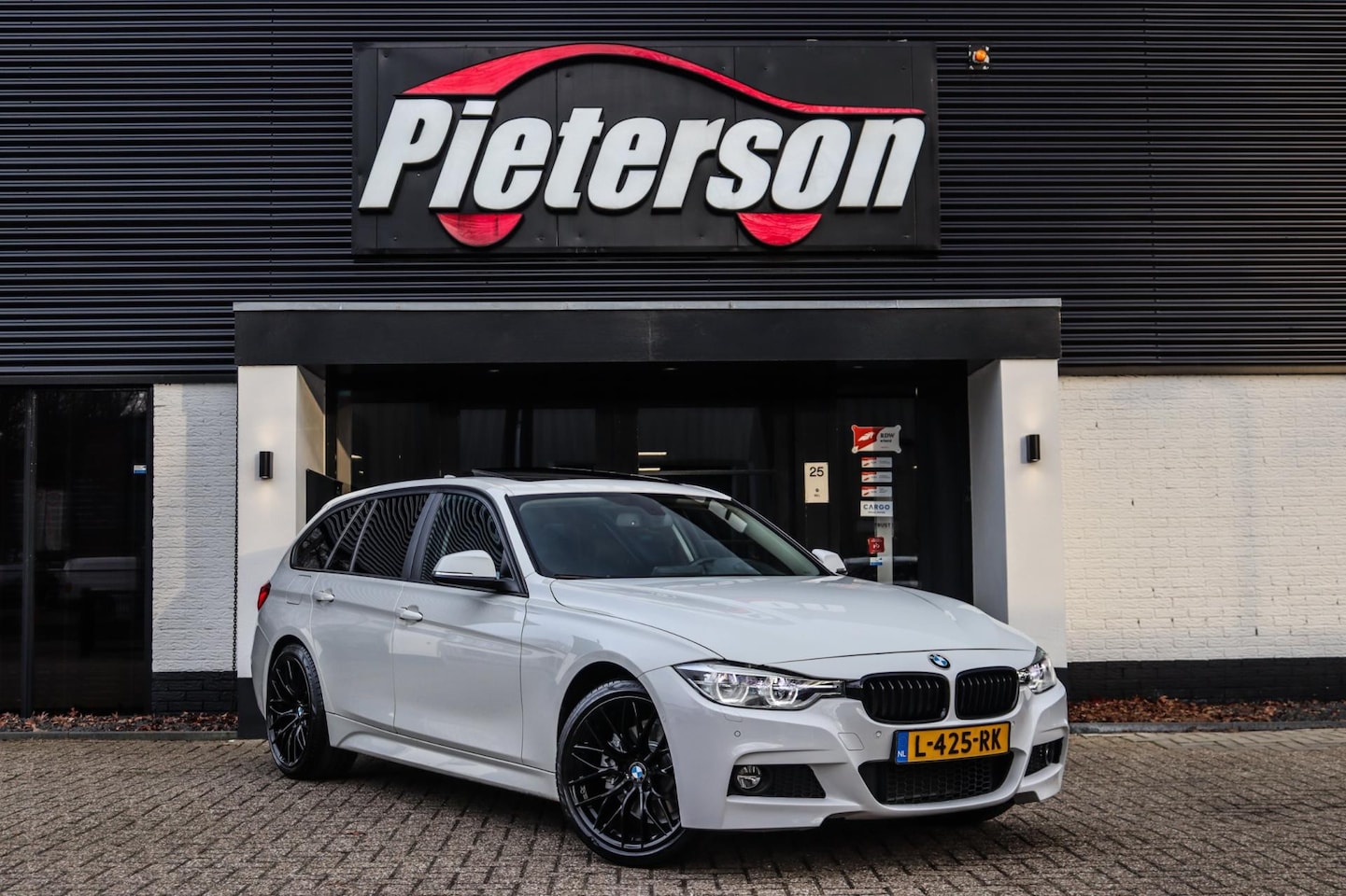 BMW 3-serie Touring - 330i xDrive M-Sport PANO XENON CLIMA - AutoWereld.nl