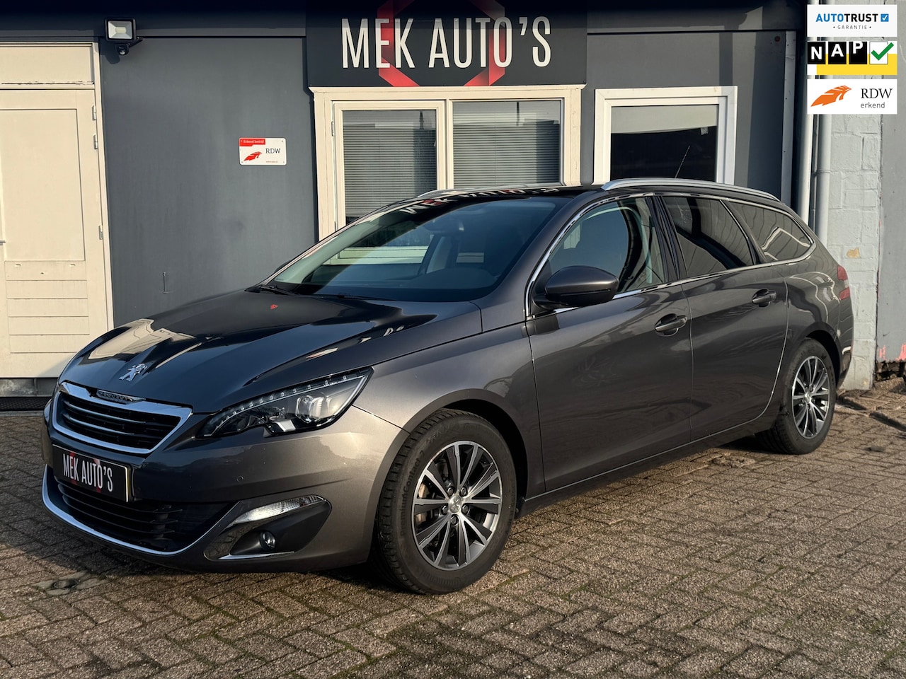 Peugeot 308 SW - 1.2 PureTech Allure|Navi|Pano|Camera|Trekhaak| - AutoWereld.nl
