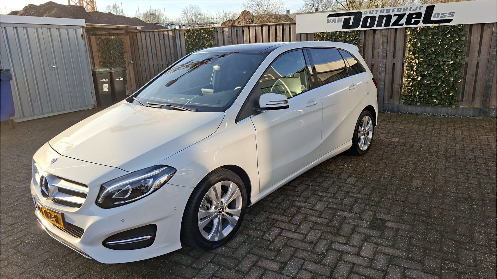Mercedes-Benz B-klasse - 200 Prestige AUTOMAAT - panoramadak - NAVIGATIE - AutoWereld.nl