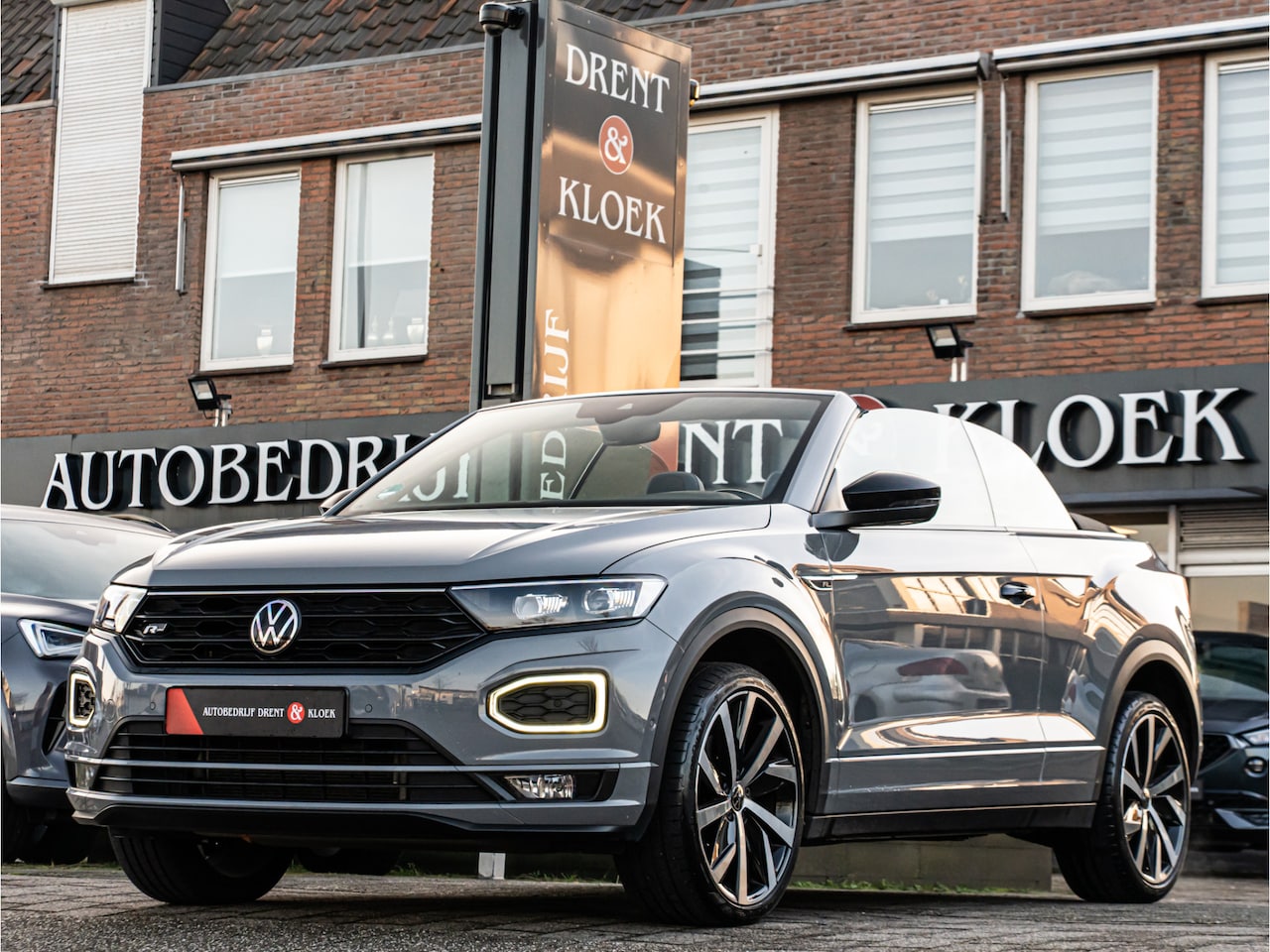 Volkswagen T-Roc Cabrio - 1.5 TSI R-Line LEDER 19 INCH CAMERA BEATS AUDIO STOEL EN STUURVERW VIRTUAL DASH - AutoWereld.nl