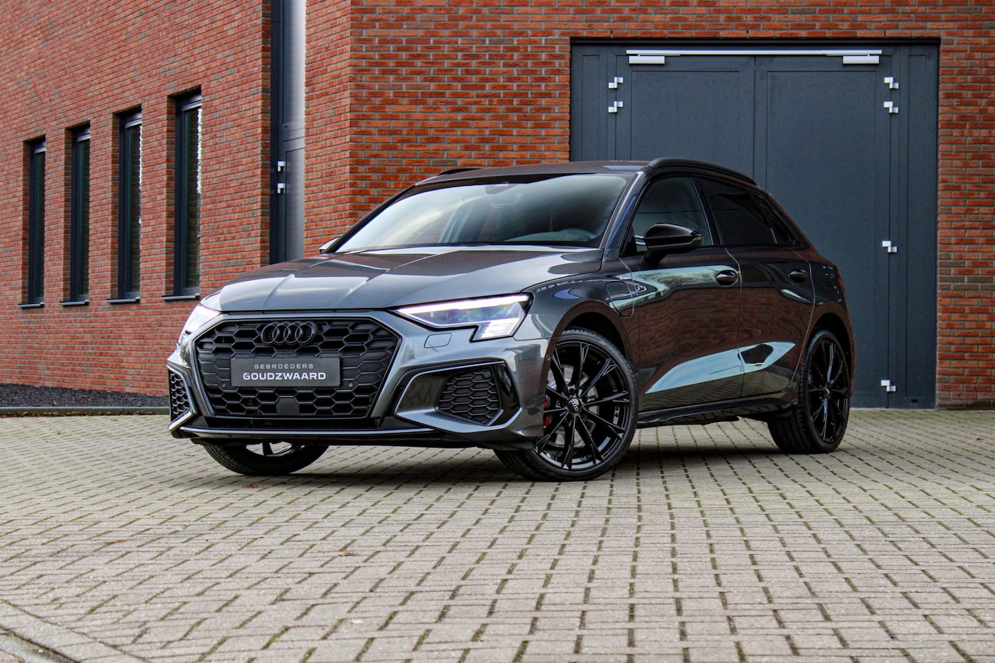 Audi A3 Sportback - 45 TFSI e S edition Competition | Matrix | Pano | RS-zetels | B&O | Rode stiksels - AutoWereld.nl