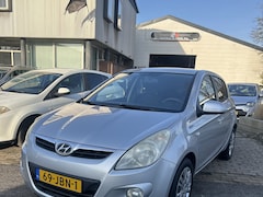 Hyundai i20 - 1.2i DynamicVersion 5 Deurs, Airco Goed rijdende auto met Apk keuring T/m 06-05-2026