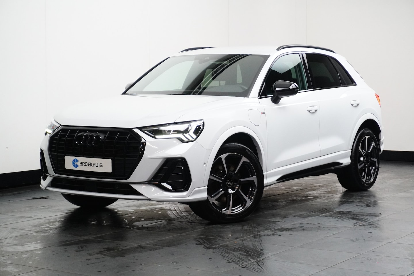 Audi Q3 - 45 TFSI e S line 245pk | Trekhaak | Sonos Audio | 360 Camera | Stoelverwarming Voor | Zwar - AutoWereld.nl