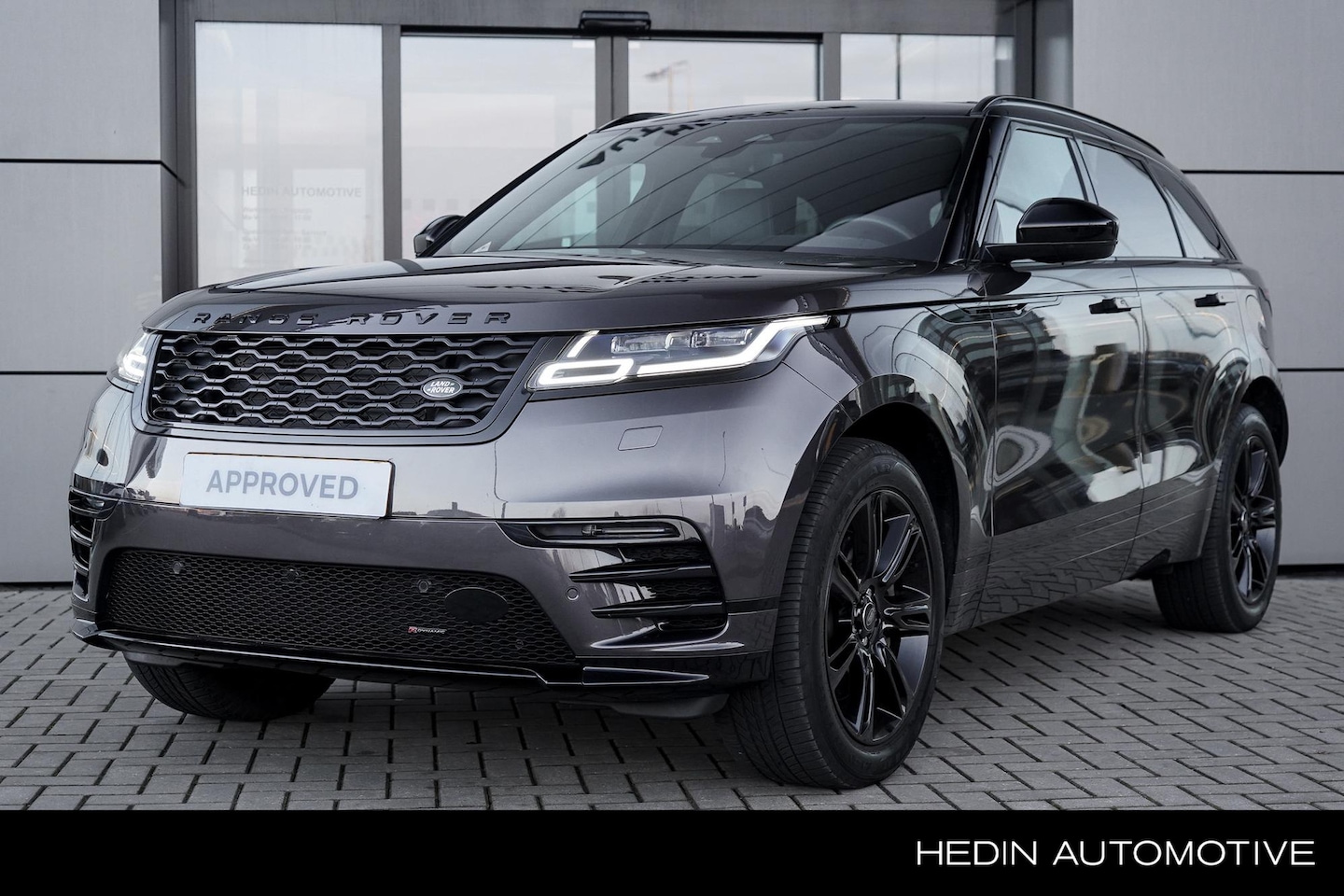 Land Rover Range Rover Velar - P400e R-Dynamic SE l Charente Grey l Black Exterior Pack l Schuifdak - AutoWereld.nl