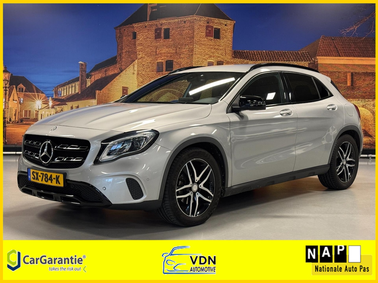 Mercedes-Benz GLA-Klasse - 180 Premium Automaat LED PDC Trekhaak - AutoWereld.nl