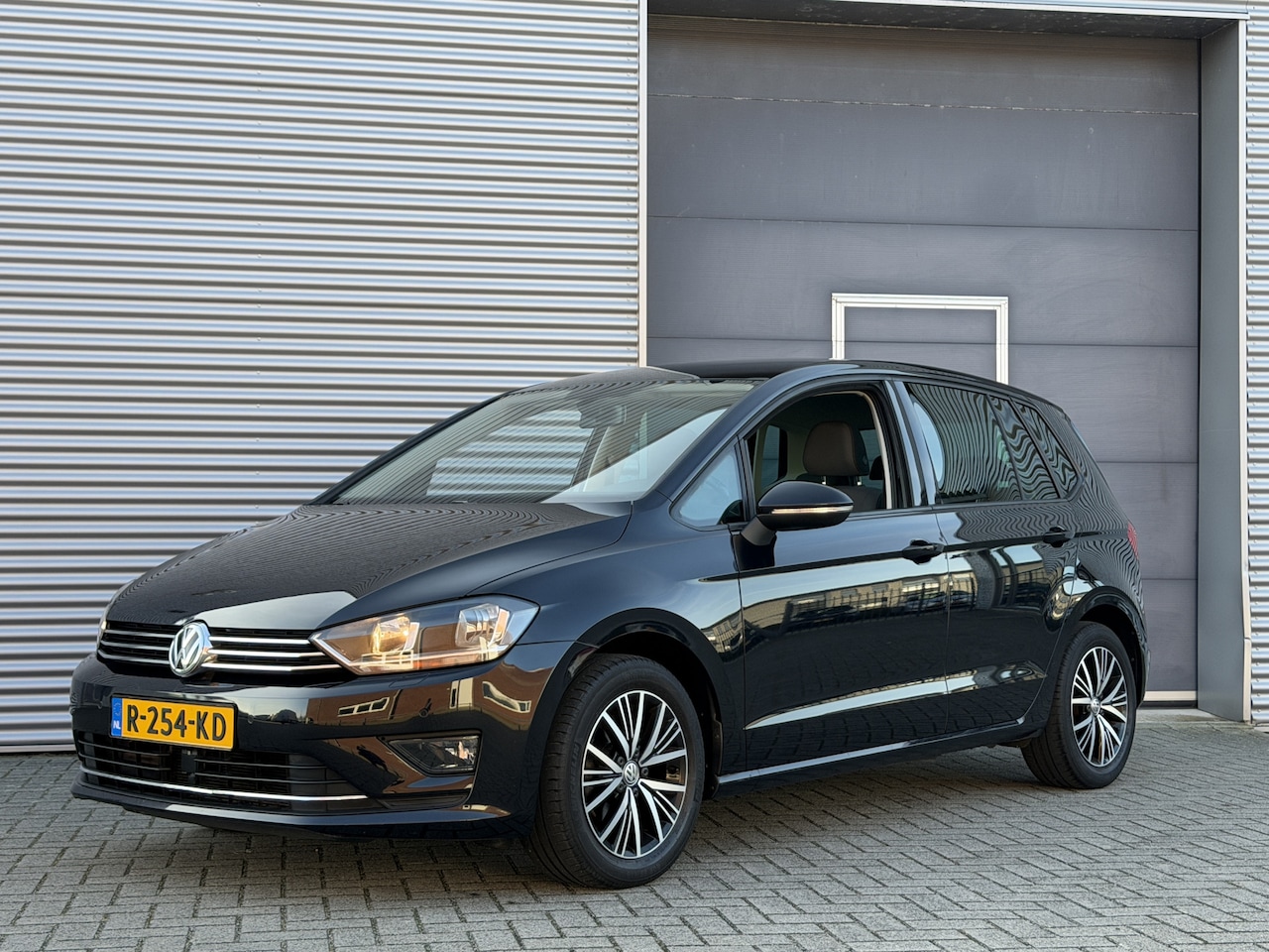 Volkswagen Golf Sportsvan - 1.2 TSI Allstar I Clima. I Cruise I Navi I Camera - AutoWereld.nl