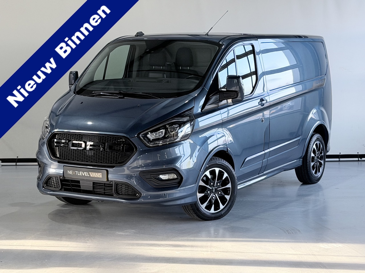 Ford Transit Custom - 320 2.0 TDCI L1H1 185 PK AUT / Sport / Navi / Camera - AutoWereld.nl