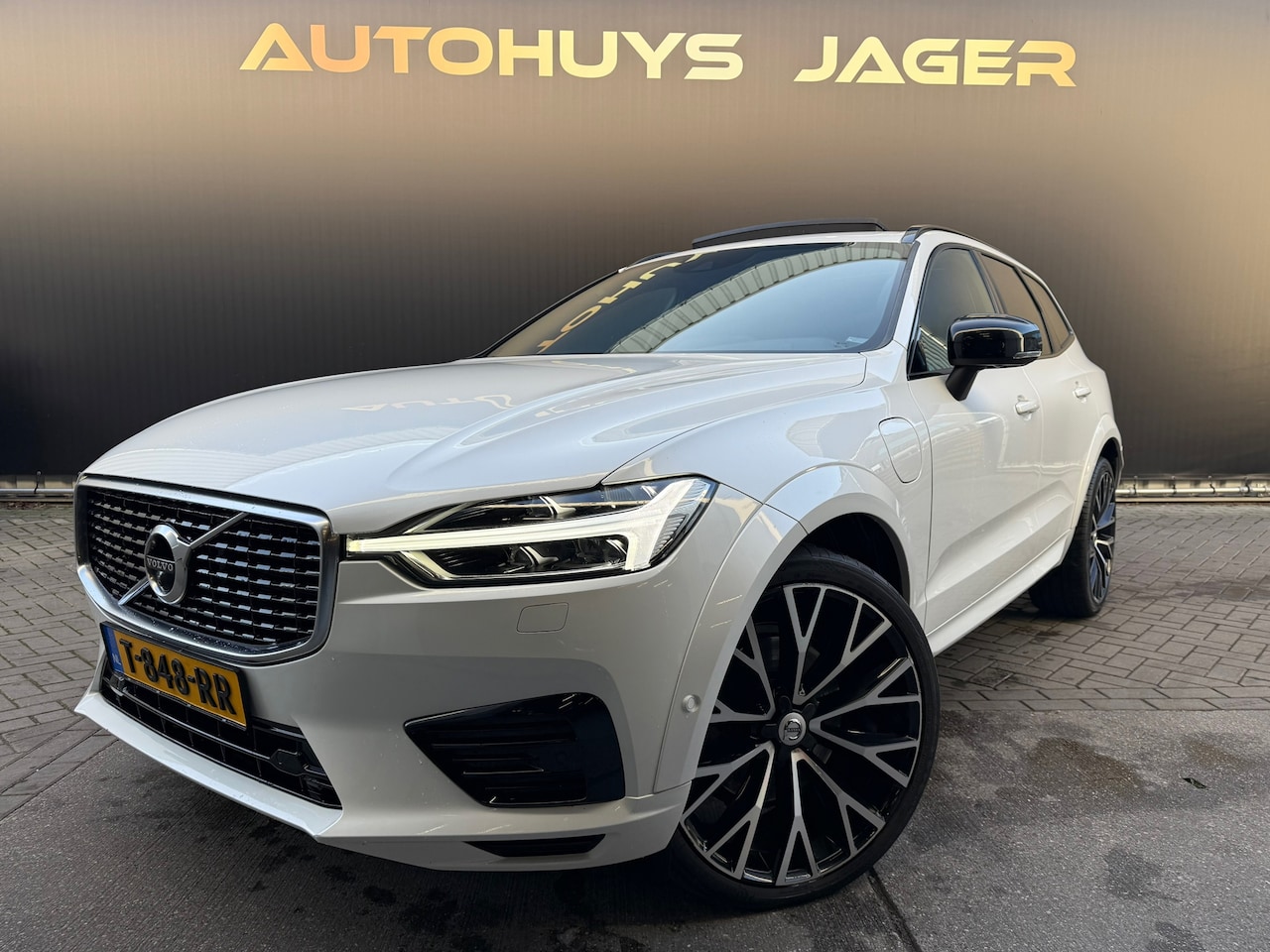 Volvo XC60 - 2.0 Recharge T8 AWD Inscription Pano H&K Leer Carplay Memory - AutoWereld.nl