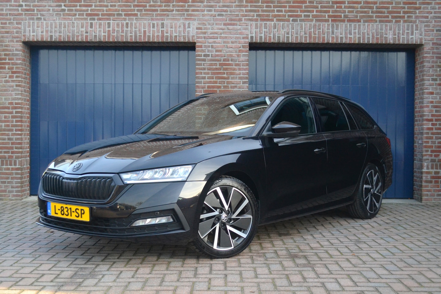 Skoda Octavia Combi - 1.0 e-TSI DSG Automaat Sport Business | Trekhaak | Adaptive Cruise | Virtual | Carplay/And - AutoWereld.nl