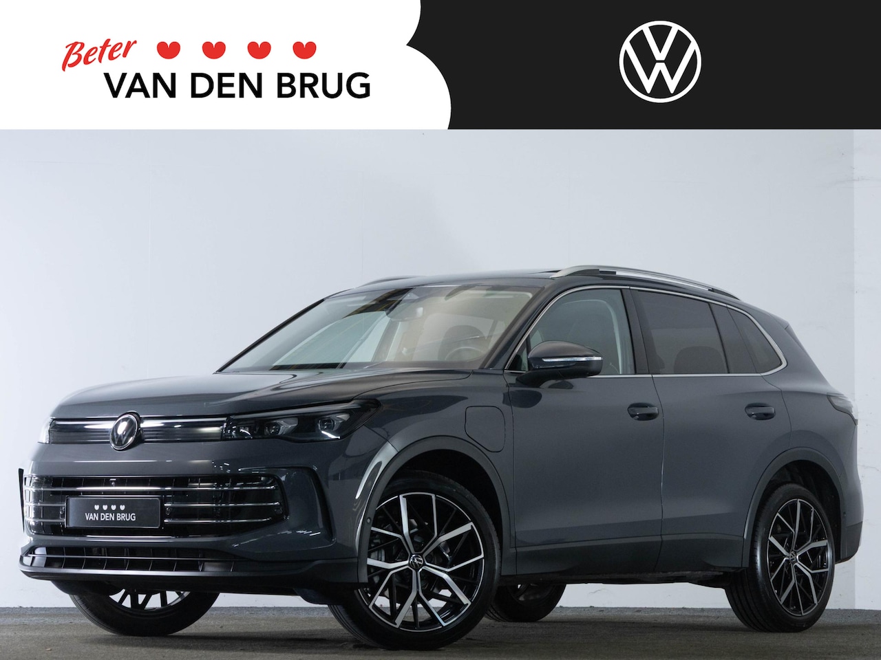 Volkswagen Tiguan - 1.5 eHybrid 204 PK Life Edition | LED IQ | Panoramadak | DCC | 360 Camera | Trekhaak | Sto - AutoWereld.nl