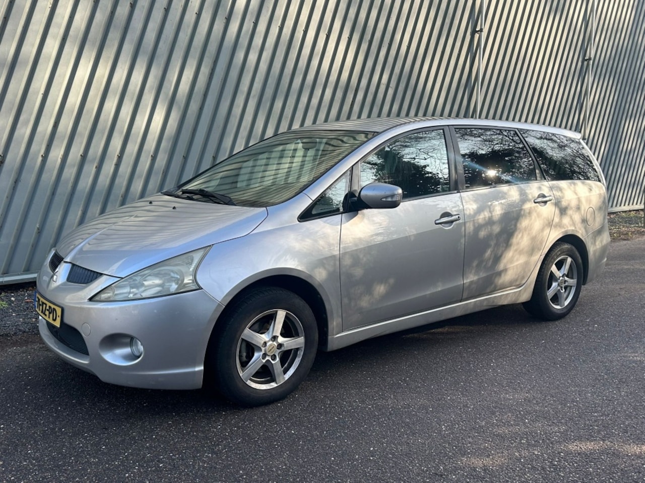 Mitsubishi Grandis - 2.4 Insport - AutoWereld.nl