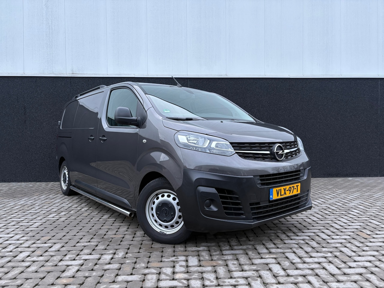 Opel Vivaro - 1.5 CDTI L2H1 - Cruise - Airco - Trekhaak - Leder - AutoWereld.nl