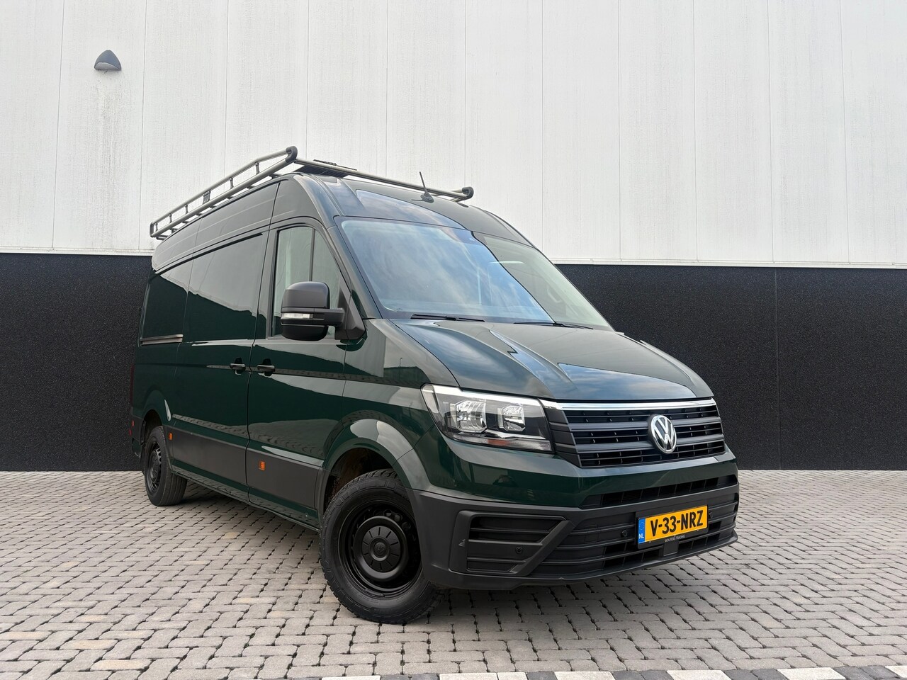 Volkswagen Crafter - 2.0 TDI L3H3 Highline - DSG - Leder - Camera - 3000KG - AutoWereld.nl