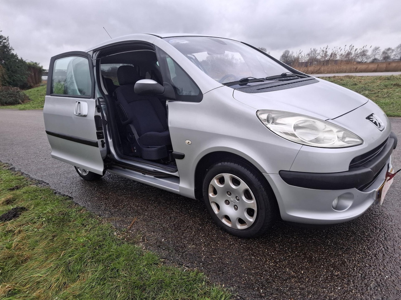 Peugeot 1007 - 1.4 Sesam Gentry 1.4 Sesam Gentry - AutoWereld.nl