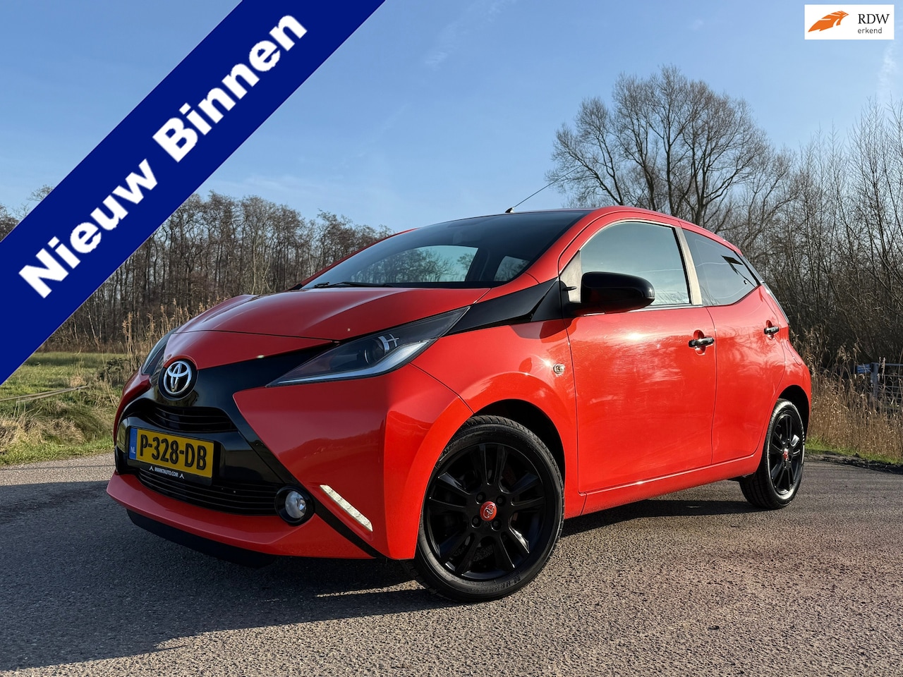 Toyota Aygo - 1.0 VVT-i x-play Camera Apple CarPlay/Android Auto 15" Velgen Airco BT/USB/AUX LED Cruise - AutoWereld.nl