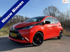 Toyota Aygo - 1.0 VVT-i x-play Camera Apple CarPlay/Android Auto 15" Velgen Airco BT/USB/AUX LED Cruise
